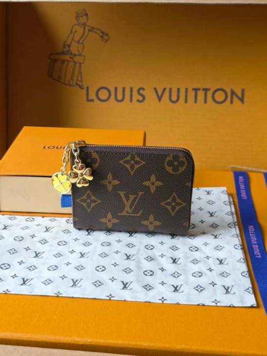 Picture of Louis Vuitton Wallets _SKUfw233561371fw